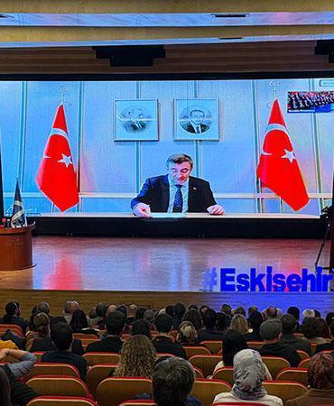 Cevdet Yılmaz: Yapay zekada atılan her adımın küresel rekabeti ileriye taşıyan bir değer üretmesini hedefliyoruz