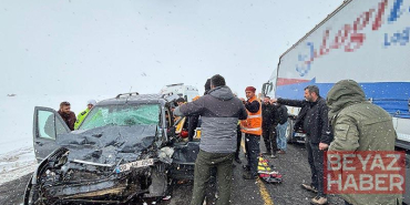 Sisli yolda hatalı sollama kazası araç kamerasında