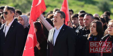 Eğitim-Bir-Sen heyeti Ufuk Arslan Anadolu Lisesi’nde bayrak törenine katıldı