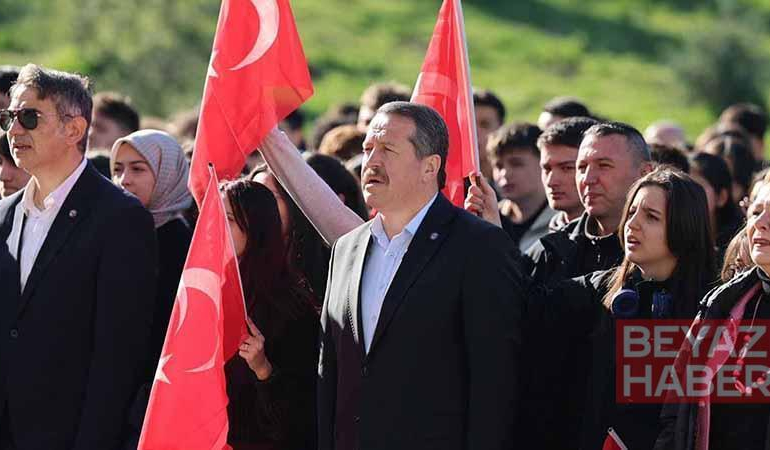 Eğitim-Bir-Sen heyeti Ufuk Arslan Anadolu Lisesi’nde bayrak törenine katıldı