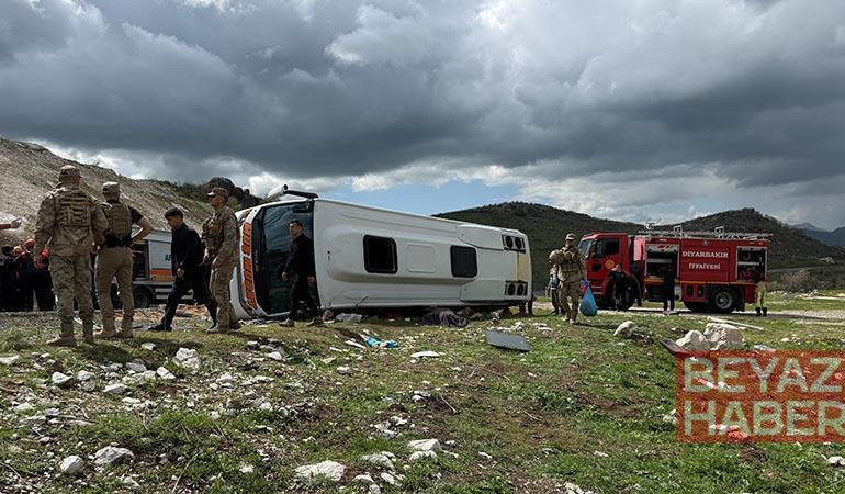 Diyarbakır’da midibüs devrildi: 1 ölü, 12 yaralı