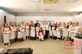 Şef Danilo Zanna depremzede kadınlarla aynı mutfakta buluştu