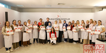 Şef Danilo Zanna depremzede kadınlarla aynı mutfakta buluştu