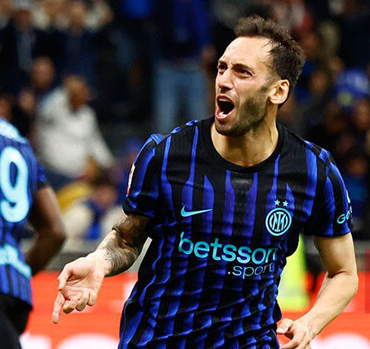 Hakan Çalhanoğlu'nun şovu Inter'i finale taşıdı!