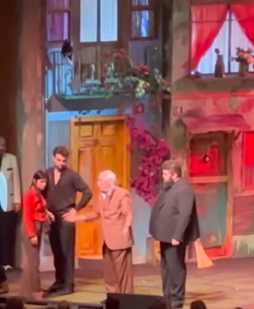 Tiyatrocu Müjdat Gezen hastaneye kaldırıldı