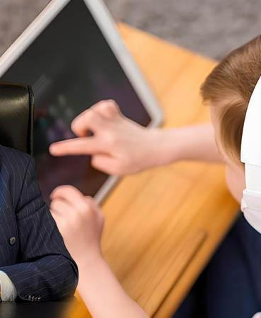 Komisyon Başkanı Elmas: Çocuklar, dijital mecralarda ticari hedef