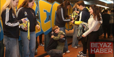 EuroLeague şampiyonu Fenerbahçe Opetli basketbolcular, taraftarlarla buluştu