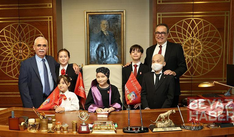 Anayasa Mahkemesi Başkanı Kadir Özkaya, lösemi tedavisi gören çocukları misafir etti