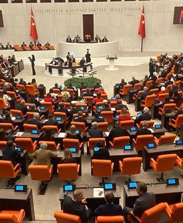 TBMM’de doğum izni ve sosyal medyaya 15 yaş düzenlemesini içeren kanun teklifi kabul edildi