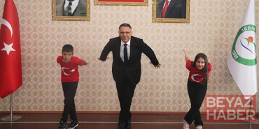 Rektörlük makamını devralan çocuklardan ‘Kartal Dansı’