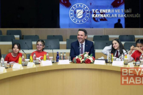 Bakan Bayraktar, çocuklarla bir araya geldi