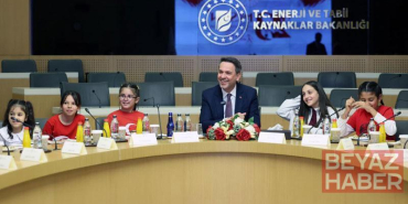 Bakan Bayraktar, çocuklarla bir araya geldi