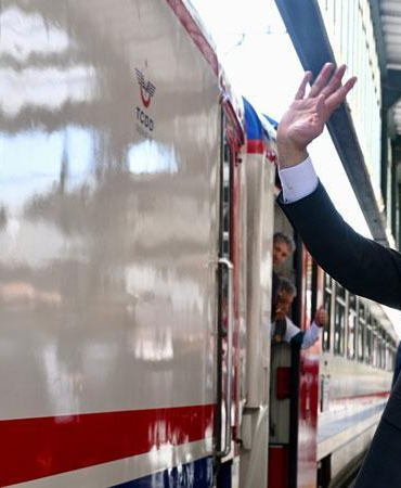 Bakan Uraloğlu: Tiyatro Treni, 4 Mayıs