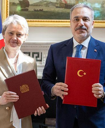 Türkiye İngiltere arasında Stratejik Ortaklık Çerçeve Belgesi imzalandı
