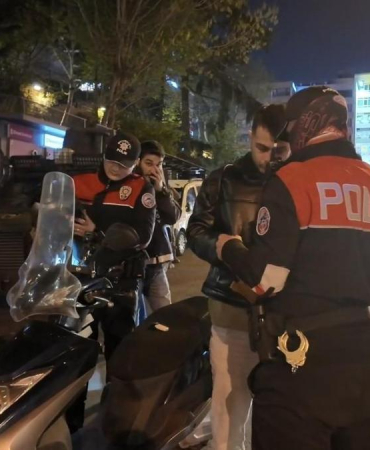 Kadıköy'de helikopter destekli 'Huzur İstanbul' denetimi