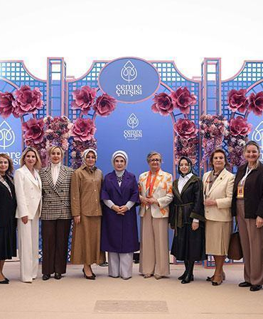 Cemre Çarşısı’nın kapıları iyiliğe açıldı