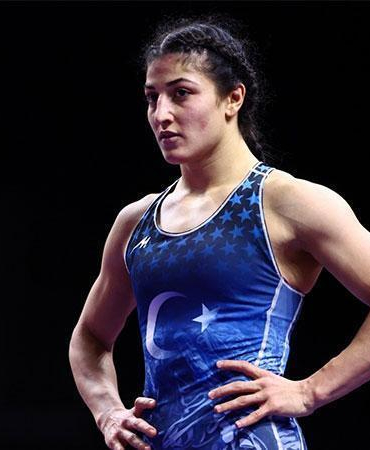 Milli güreşçi Elvira Süleyman Kamaloğlu, Avrupa ikincisi oldu-