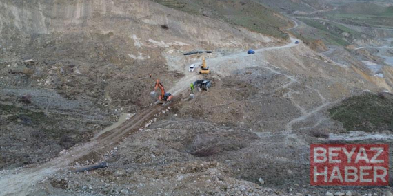 Heyelan nedeniyle 6 gündür kapalı olan Hakkari-Van kara yolu, kontrollü ulaşıma açıldı