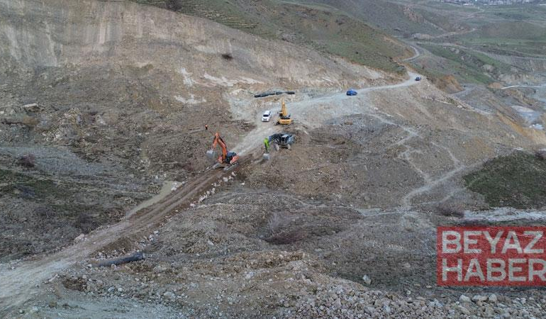 Heyelan nedeniyle 6 gündür kapalı olan Hakkari-Van kara yolu, kontrollü ulaşıma açıldı