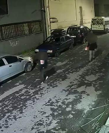 Güngören’de yanan odun parçalarıyla duvara yazı yazıp iş yerine attılar