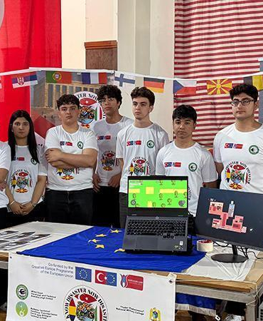 Lise öğrencilerinden çocuklara afet bilinci kazandıran mobil oyun