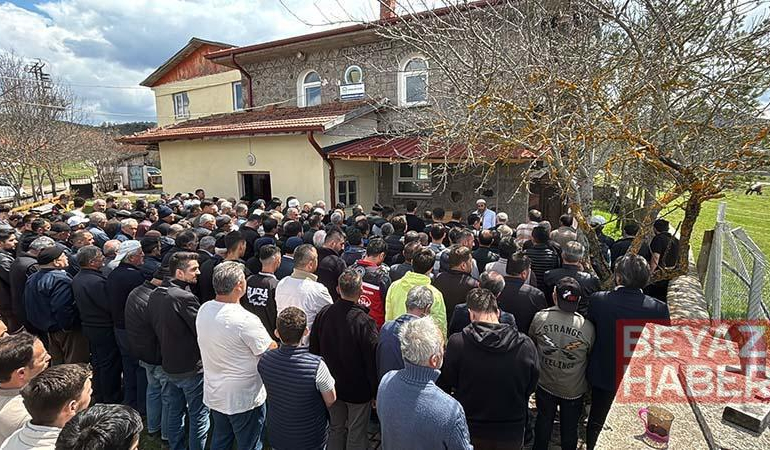 Annesi tarafından öldürüldüğü öne sürülen 2 aylık Ela bebek toprağa verildi