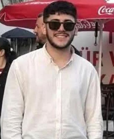 Konser sırasında girdiği denizde boğulma tehlikesi geçiren Emre, kurtarılamadı