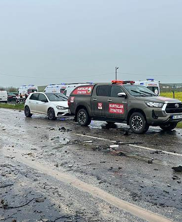 Siirt’te koyun yüklü kamyonet ile otomobil çarpıştı: 2 ölü, 3 yaralı