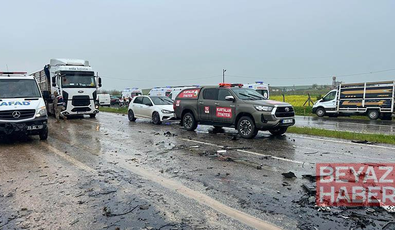 Siirt’te koyun yüklü kamyonet ile otomobil çarpıştı: 2 ölü, 3 yaralı