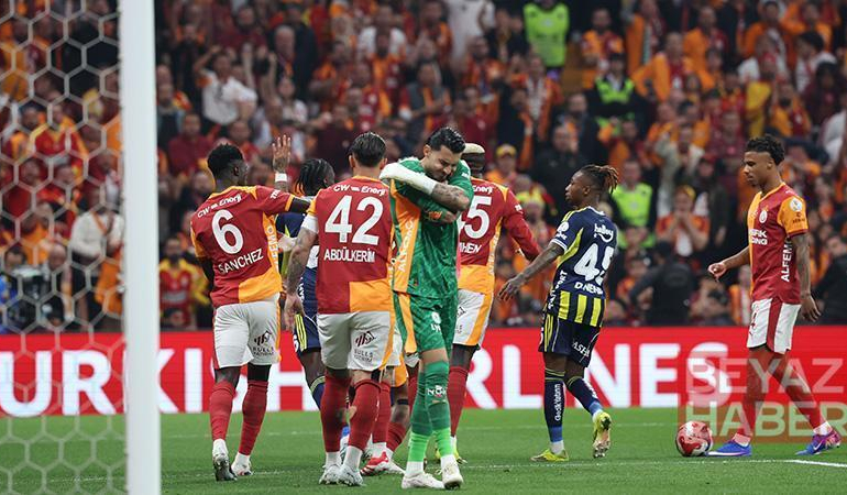Dev derbide ilk yarı bitti