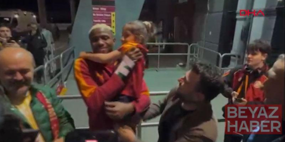 Osimhen, minik İkra