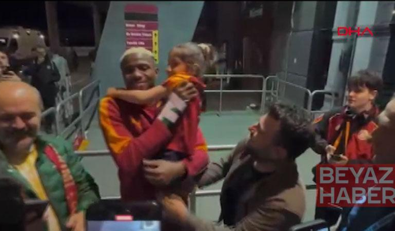 Osimhen, minik İkra