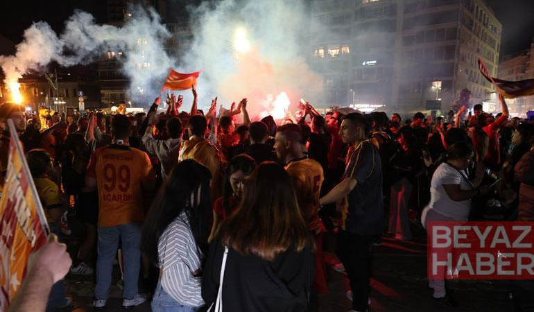 Galatasaray’ın derbi galibiyeti İzmir’de coşkuyla kutlandı
