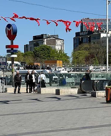 Taksim metro istasyonu ikinci bir duyuruya kadar kapatıldı