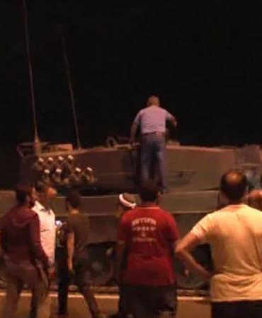 15 Temmuz darbe girişimi genç gazetecilerin manşetleriyle hatırlanacak