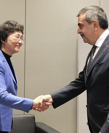Bakan Tekin, Çin İnsan Kaynakları Sosyal Güvenlik Bakanı Wang ile görüştü
