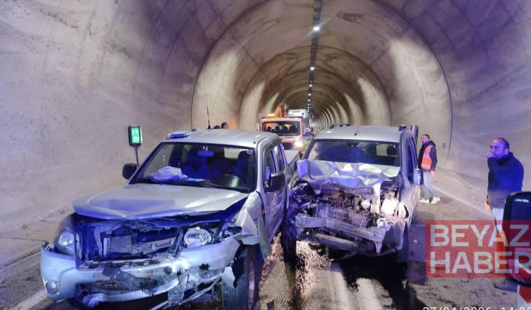 Artvin’de hafif ticari araç ile kamyonet çarpıştı; 7 yaralı