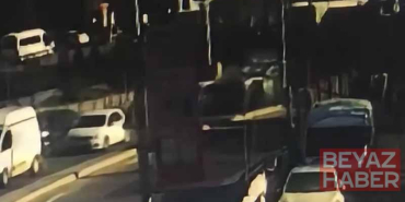 Seyrantepe’de trafik levhasına çarpıp takla atan araç kamerada