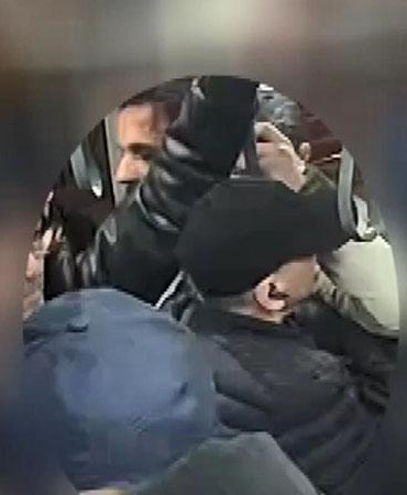 Metrolar ve duraklarda hırsızlık yapan 2 şüpheli yakalandı