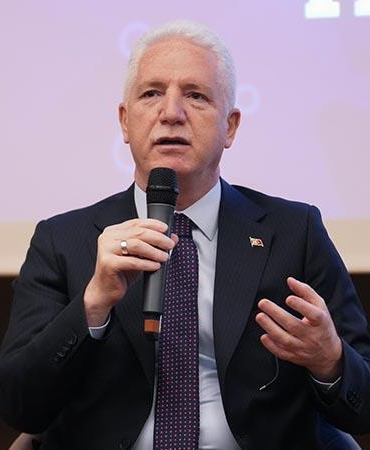 Vali Gül: Bir başarı hikayesi anlatıyorsak, bunun ana aktörü sağlık çalışanlarıdır