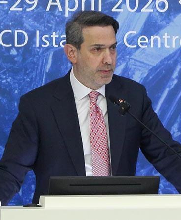 Bakan Bayraktar: 2035 yılına kadar rüzgar ve güneş enerjisi kapasitemizi 120 GW