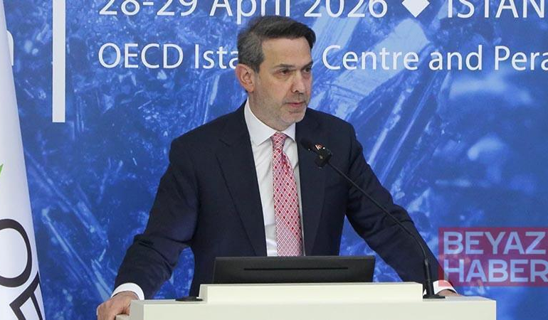 Bakan Bayraktar: 2035 yılına kadar rüzgar ve güneş enerjisi kapasitemizi 120 GW