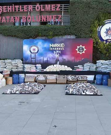 İstanbul’da uyuşturucu operasyonu: 89 şüpheli tutuklandı, ele geçirilenler sergilendi