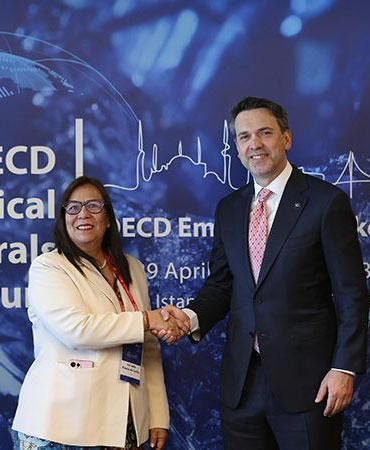 Bakan Bayraktar, Peru Çevre Bakanı Castillo ile bir araya geldi