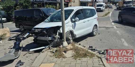 Bodrum’da trafik kazasında 2 Sahil Güvenlik personeli hafif yaralandı, kaza kamerada