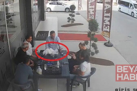 Tarsus’ta tavuk uçarak masa kondu, çevresindekiler panik yaşadı