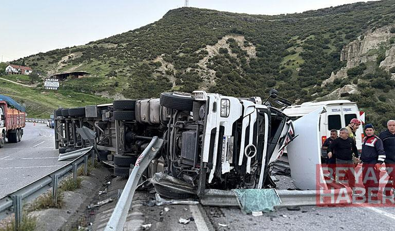 Manisa’da devrilen TIR’ın sürücüsü yaralandı; ulaşımda aksama yaşandı