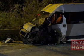 Beykoz’da servis minibüsü ile otomobil çarpıştı: 1’i ağır 11 yaralı