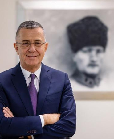 Yeditepe Üniversitesi Rektörü Prof. Dr. Durman: Eğitim bir başlangıç, farkı sizin yaptıklarınız yaratır