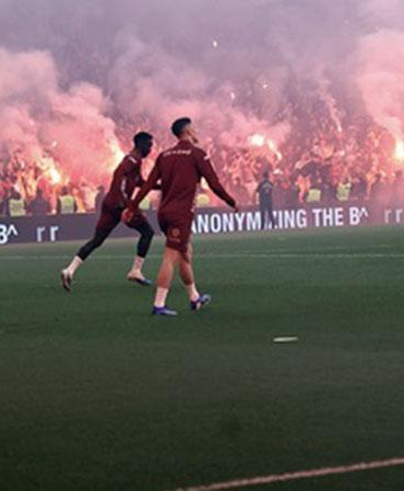 Galatasaray antrenmanda taraftarıyla buluştu